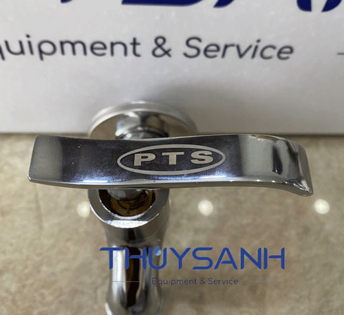 Vòi xả nước có logo PTS trên tay gạt