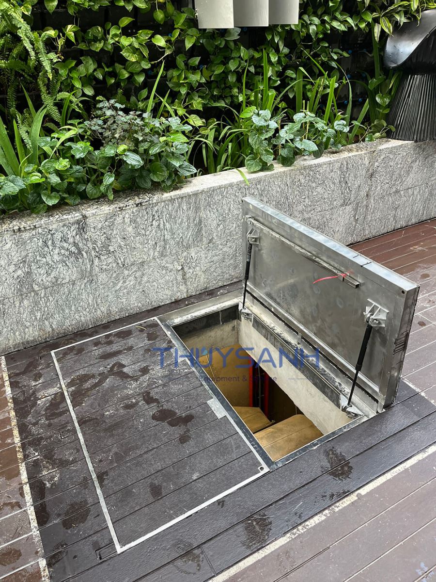 Nắp bể nước ngầm có tay nâng trợ lực