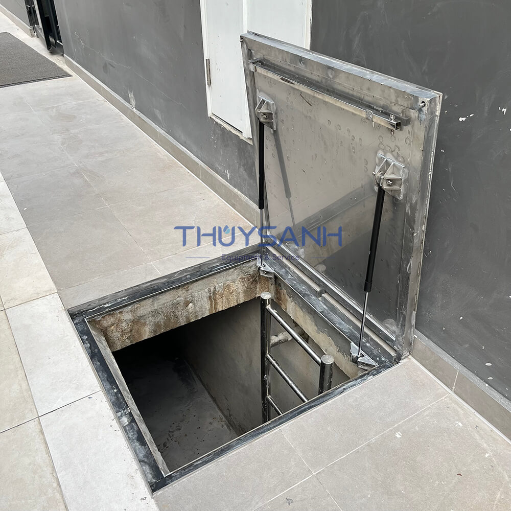 Nắp bể nước ngầm có tay nâng trợ lực